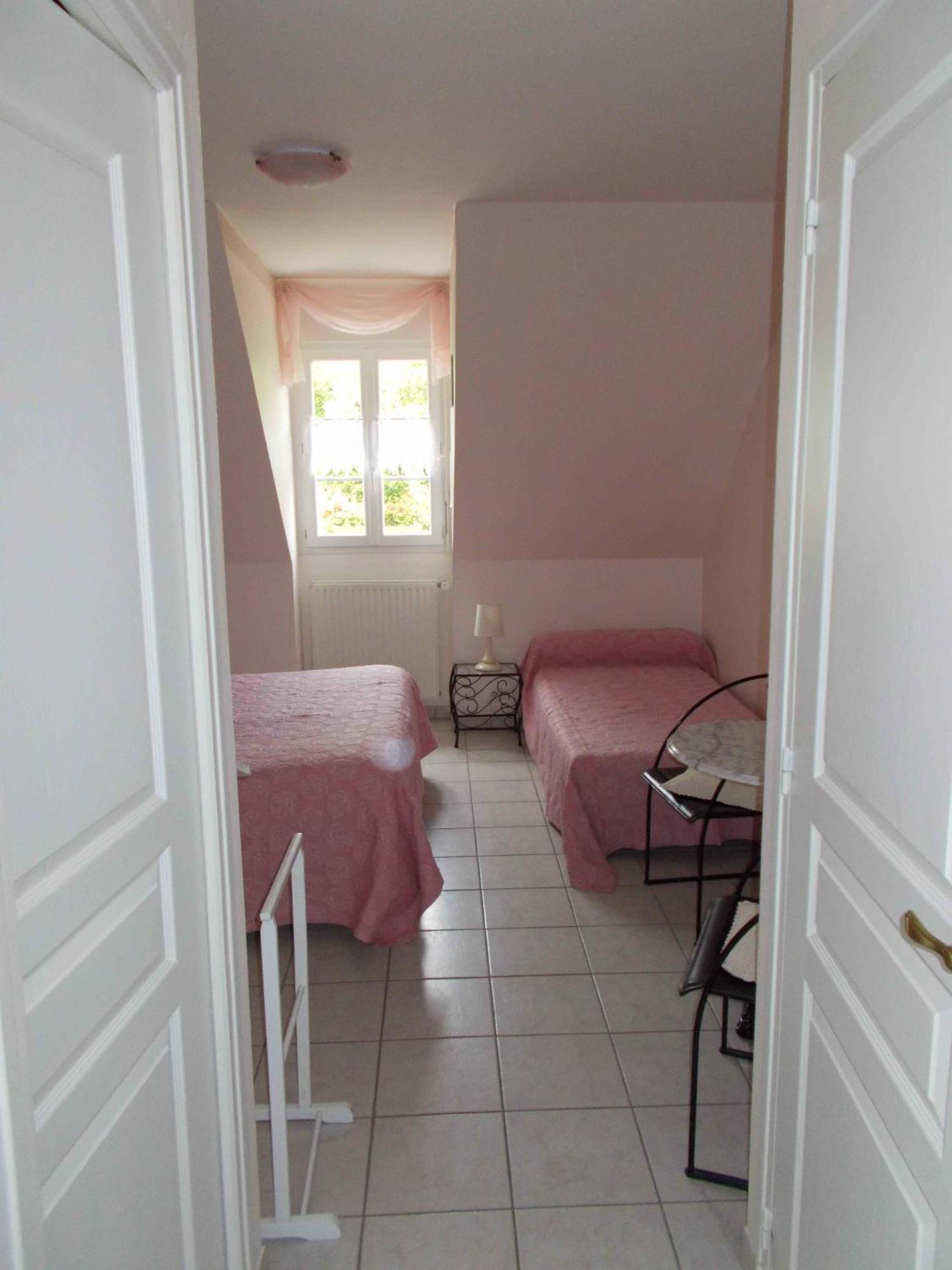 La Bourgade Bed & Breakfast Estreelles Ruang foto