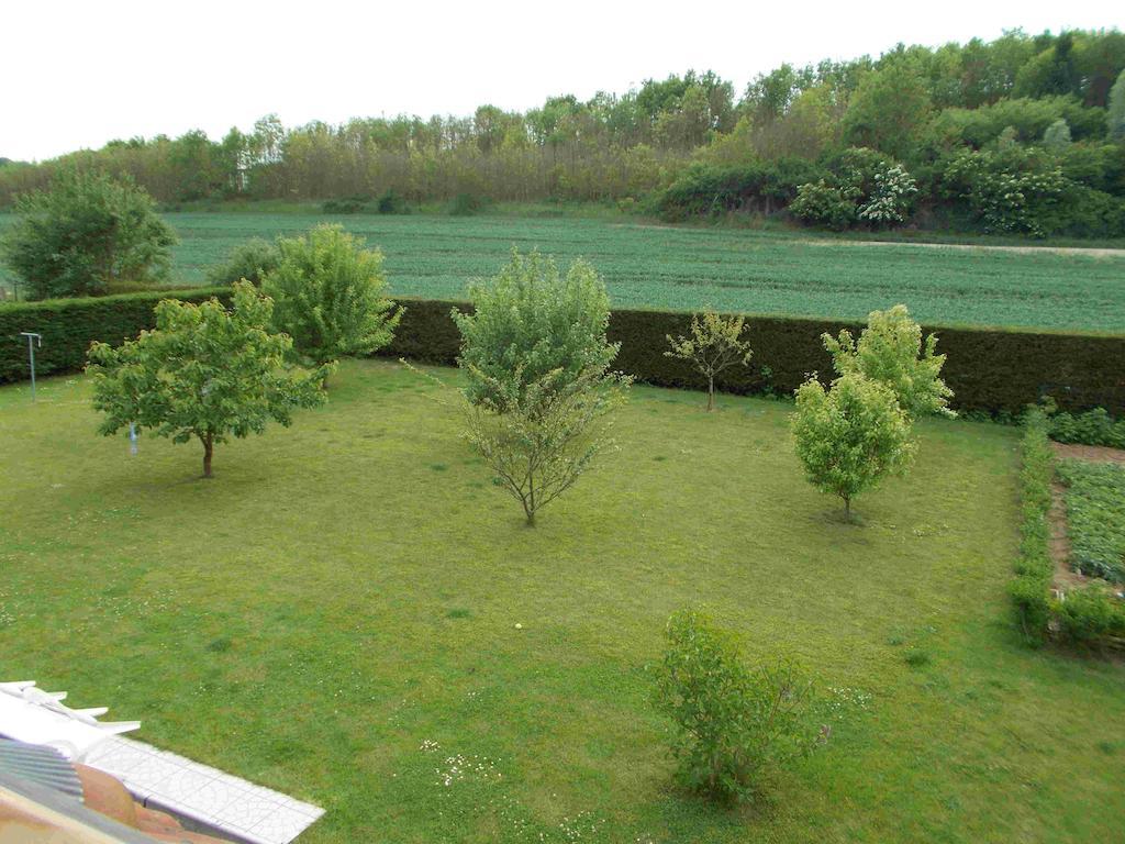 La Bourgade Bed & Breakfast Estreelles Bagian luar foto