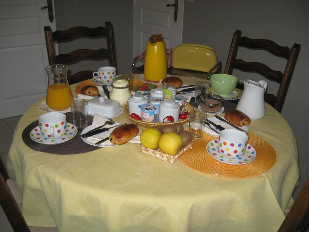 La Bourgade Bed & Breakfast Estreelles Bagian luar foto